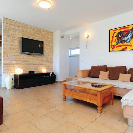 5 Bedroom Amazing Home In Debeljak Εξωτερικό φωτογραφία