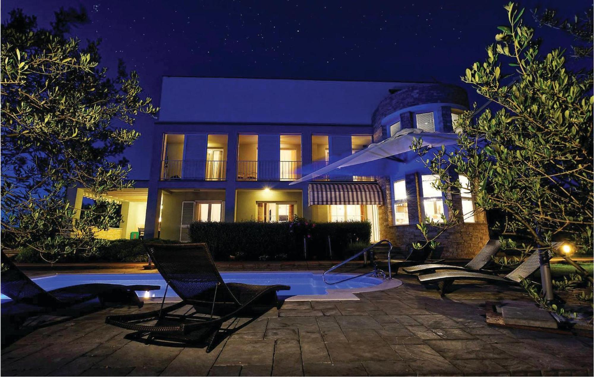 5 Bedroom Amazing Home In Debeljak Εξωτερικό φωτογραφία