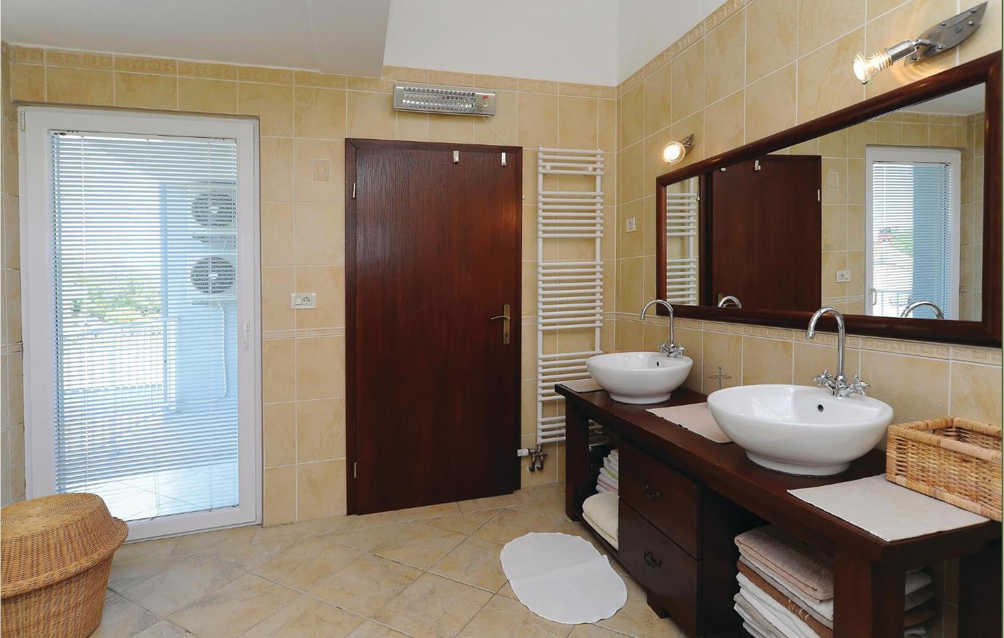 5 Bedroom Amazing Home In Debeljak Εξωτερικό φωτογραφία
